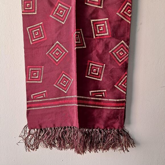 Mens Burgundy & Tan Geometric Rectangular Neck Scarf wFringes - Size 11" X 45" - Picture 9 of 11